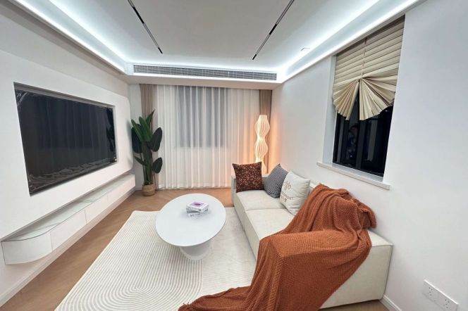 West Yan'an rd/spacious 1BR 2LR/bright room/separate living room,@L3/4