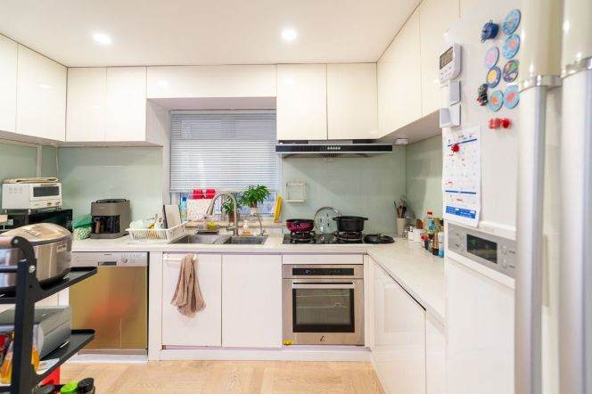 Modern decoration 3brs with floor heating and balcony in central Xuhui 