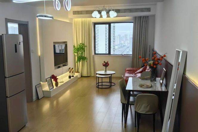 High floor/Good view/Spacious 2BR 2LR/brand furniture,Zhenping rd@L3/4/7