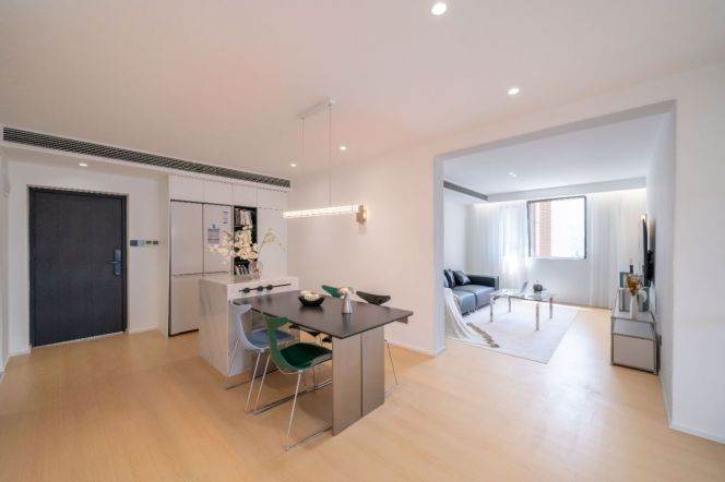 3 Brs, 2 Baths, Open Balcony/Floor heating/Oven, 150 sqm @ Jiaotong uni L10&11