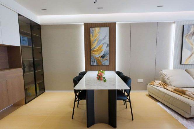 Premium 2BR with Panoramic Views, Floor Heating & Parking — 19,800 RMB
