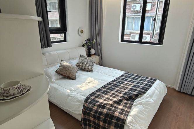 Front Facing Zhongshan Park｜Bright North-South 1BR with Heating & AC