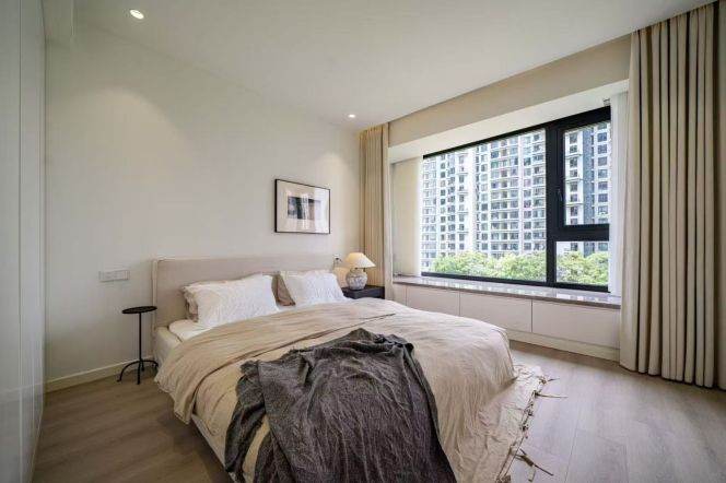 Modern decoration 3brs with floor heating and balcony in central downtown