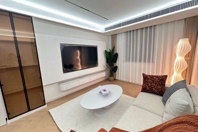 West Yan'an rd/spacious 1BR 2LR/bright room/separate living room,@L3/4