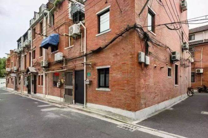 Detached House 3br/2bt with Balcony & Terrace