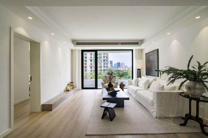 Modern decoration 3brs with floor heating and balcony in central downtown
