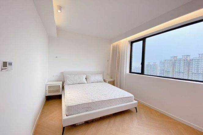 Changning/Kaixuan rd floor heating 3brs/2lr/2ba apt wt balcony; L2/3/4