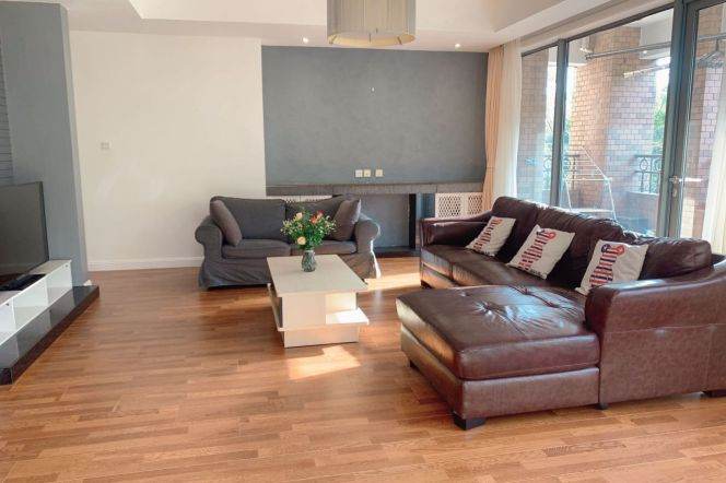 Modern decoration 4brs with balcony in Green city area