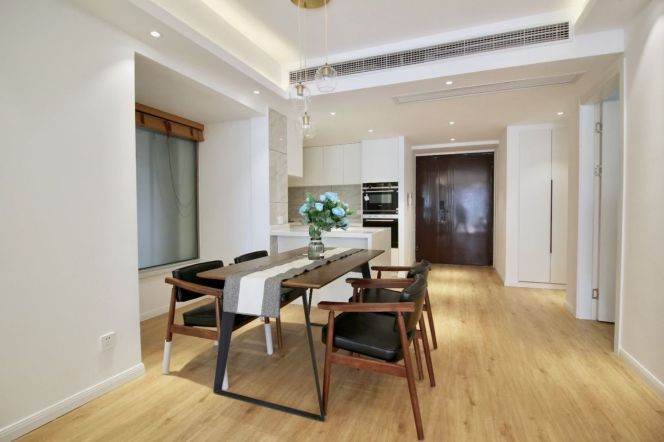Modern decoration 2brs with floor heating and balcony in Jing an area 