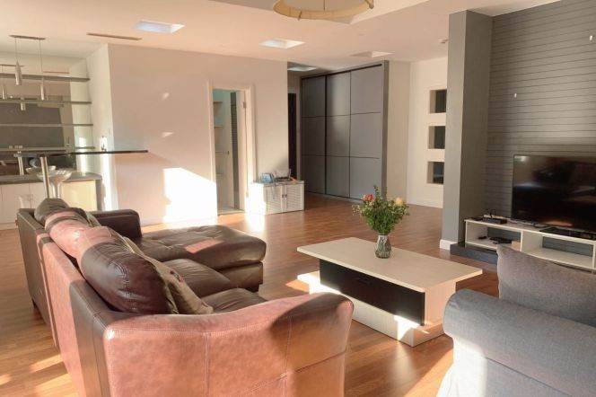 Modern decoration 4brs with balcony in Green city area
