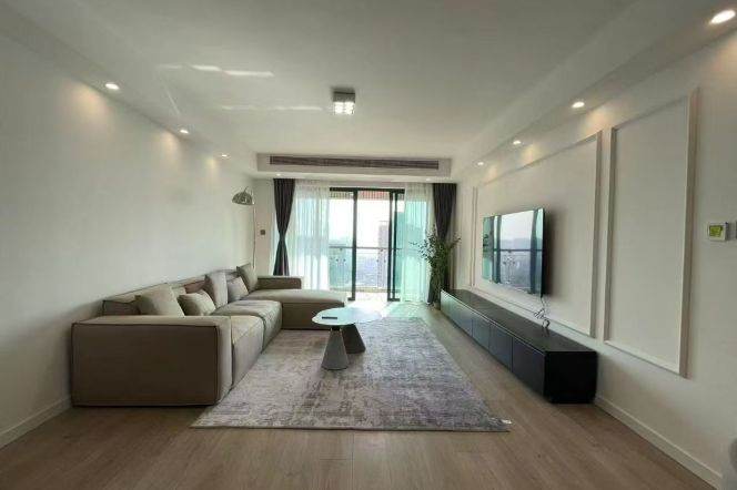 Modern decoration 3brs with floor heating and balcony in  central downtown