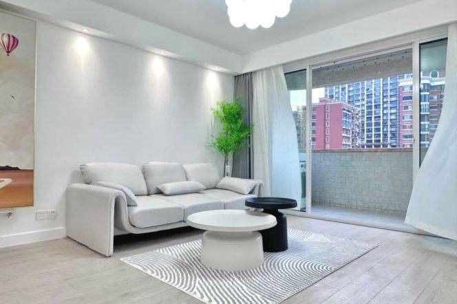 3 Brs, 2 Baths, Open Balcony/Wall heating/Oven, 150 sqm @ Jiashan metro L9&12