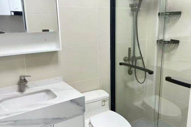 Nice yard+cozy 1br 1lr/brand furniture/high value/nice location,Shuicheng rd@L10