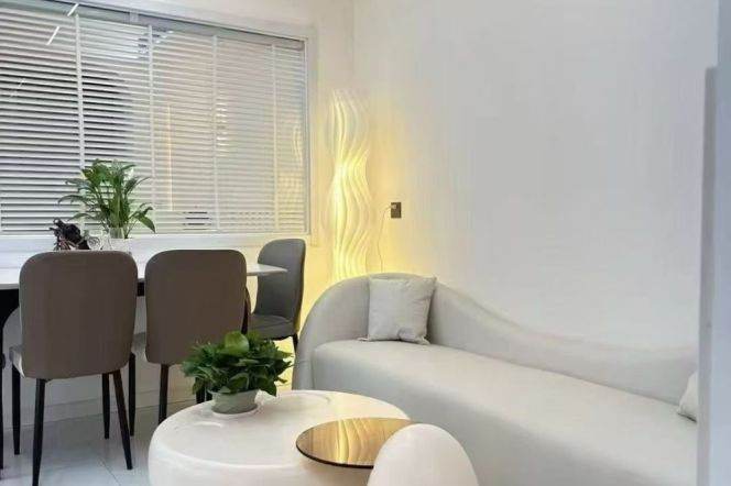 Nice yard+cozy 1br 1lr/brand furniture/high value/nice location,Shuicheng rd@L10