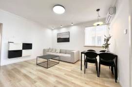 Changshou rd 2BR 2LR@L13/7,high floor/all bright room/big living room