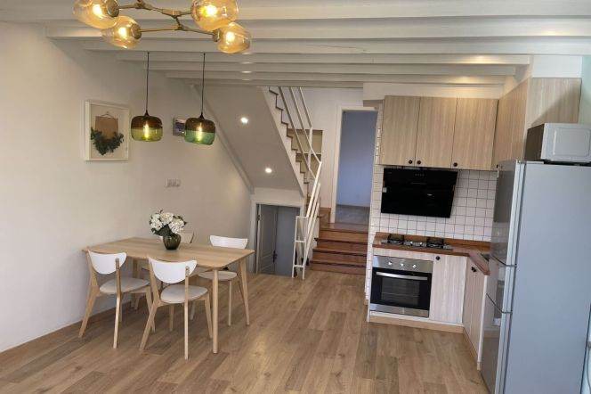 2 Brs, 2 Baths, Wall heating/Oven/Dryer, 110 sqm @ South Shaaxi metro L1,12&10