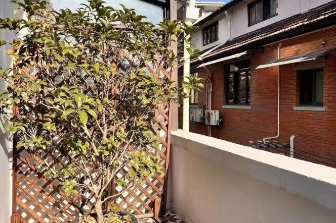 Detached House 3br/2bt with Balcony & Terrace