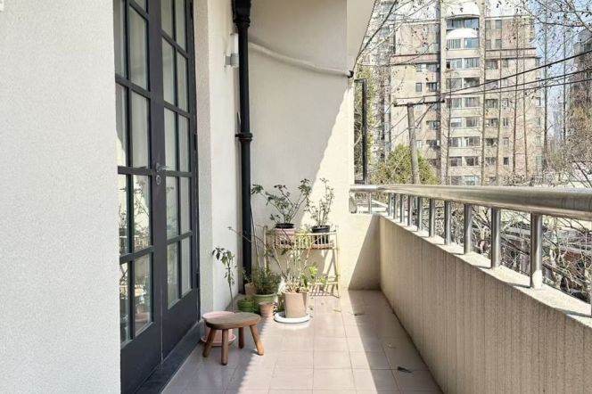 Classic 3BR 2BA Old Apt w/Big Balcony on W.Jianguo Rd