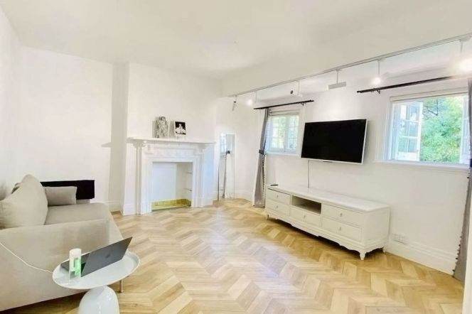 Spacious/Valuable Jiangsu Rd 2+1BR Huge Terrance 14.2K    
