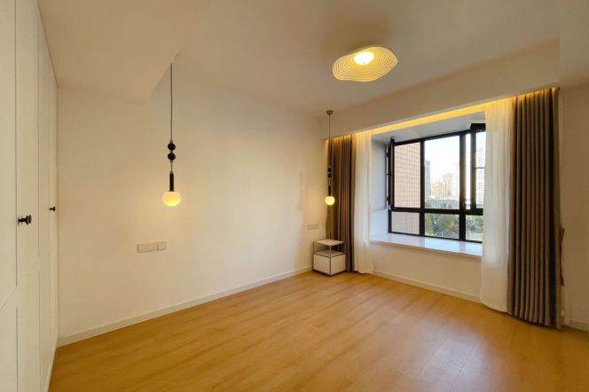 Modern decoration 3brs with floor heating and balcony belonged to Xintiandi area,