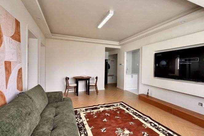 Spacious 2Brs/2Lrs/1Bt apt nr Jiangning rd,M13