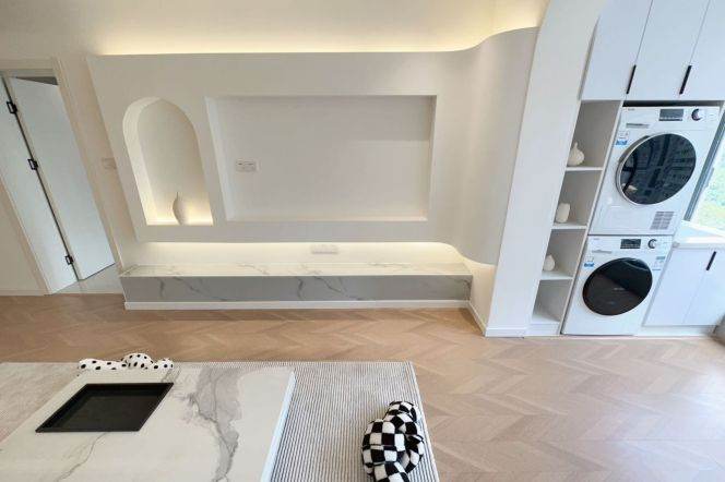 3 Brs, 2 Baths, Floor heating/Central ac/Dish washer, 150 sqm @ Changshou metro L7&13