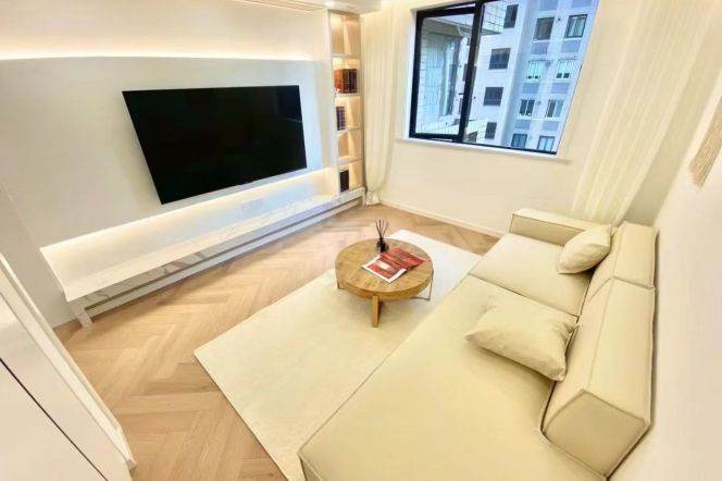 Elevator High-rise 1Br/2Lr/1Bt Close to L2/11 Jiangsu Rd Station 