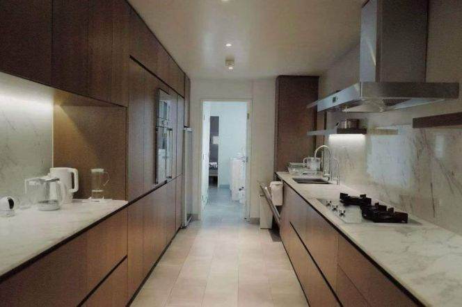 Modern decoration 3brs with wall raditor and balcony in most central location of downtown