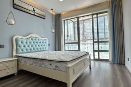 The Bund, a room with views of the Huangpu River, featuring 2 bedrooms plus a cloakroom.