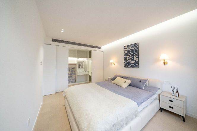 Upscale Xujiahui Home | Dual Balcony & Complete High-End Fittings  