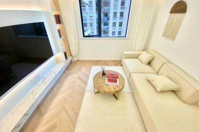 Elevator High-rise 1Br/2Lr/1Bt Close to L2/11 Jiangsu Rd Station 