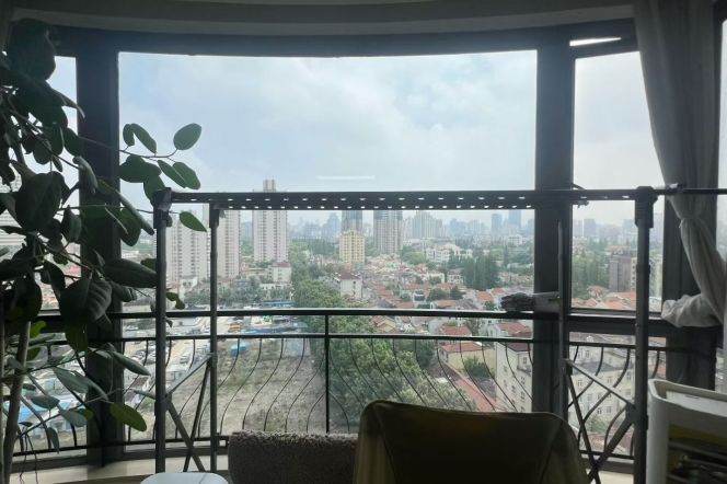 Anfu Road / Urumqi Road,The Summit ， good value for money, large 3-bedroom apartment，L1-7