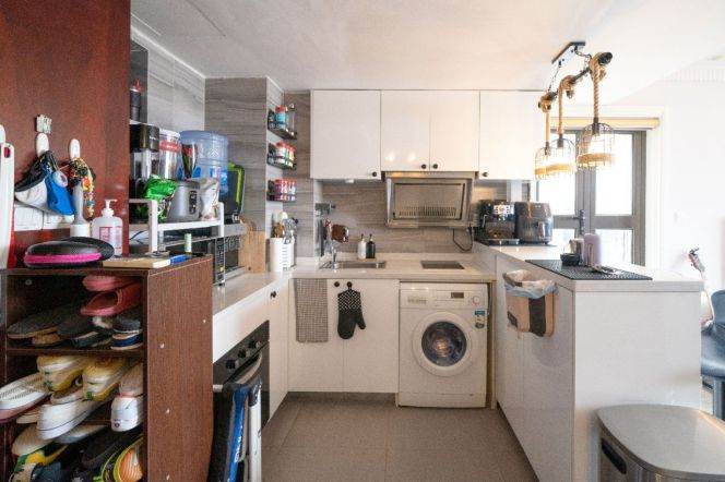 1 Spacious Br with Private Terrace, 100 sqm, Central ac/Dish washer @ West Nanjing metro L2,12&13