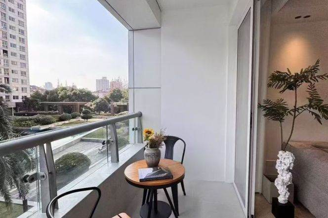 Jiangsu/Yuyuan road floor heating 2brs/2lv/2bt apt with balcony; L2/11