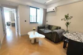 Airy and sunny 1br apt,nice layout,bright balcony,close to Line 2