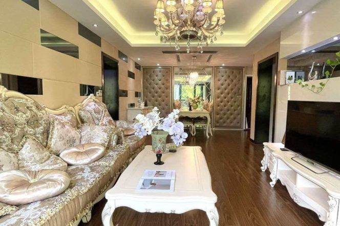 Elevator access | 2-Bedroom | Clubhouse | Swimming Pool | 15 mins to Line 1/9/11 Metro | Xujiahui