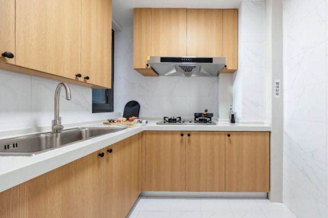 Jing'an modern, well-furnished apt., close to Shanghai Uni. campus for long/ short lease
