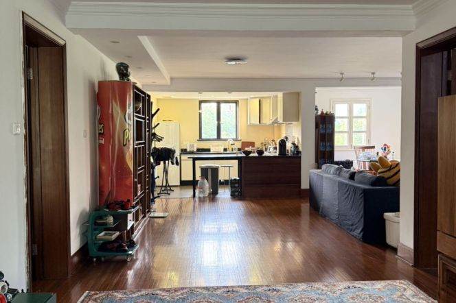 Classic 3BR 2BA Old Apt w/Big Balcony on W.Jianguo Rd