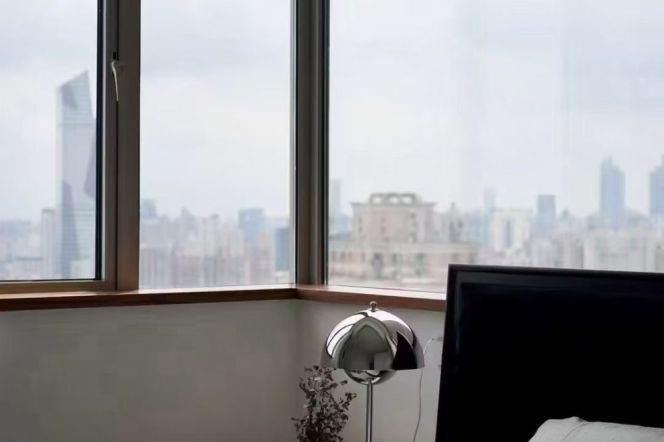 3 Brs, 2 Baths, Open Balcony/Floor heating/Central ac/Oven, 130 sqm @ Zhongshan park L2,3&4
