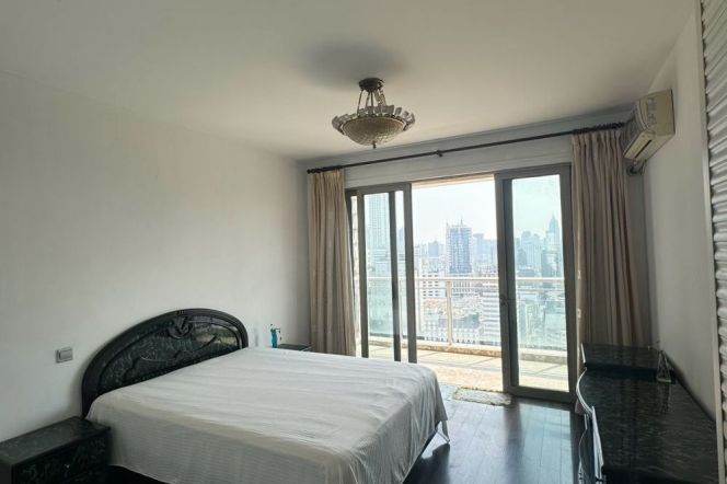 Suzhou River scenery, view of the Oriental Pearl Tower, 3-bedroom apartment，L 1