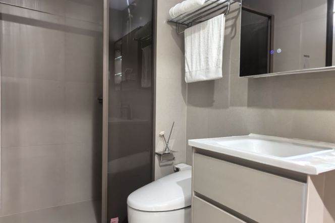 Jing'an modern, well-furnished apt., close to Shanghai Uni. campus for long/ short lease