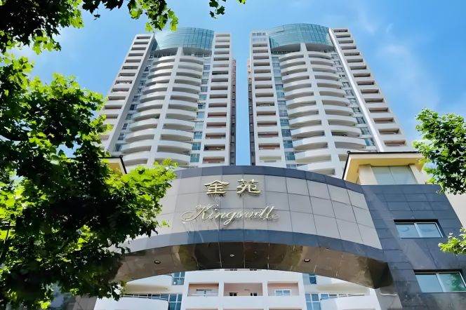 Modern decoration 3brs with wall raditor and balcony in most central location of downtown