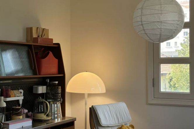 Hengshan Road, Wutong District. A large apartment with open spaces and an outdoor balcony.