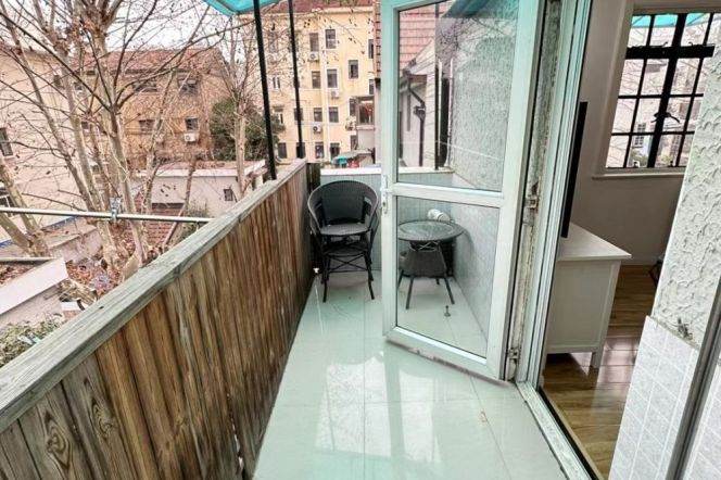 Spacious and lovely 2 BRS with 2 terraces near Hengshan rd