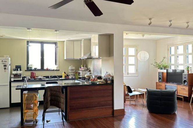 Classic 3BR 2BA Old Apt w/Big Balcony on W.Jianguo Rd