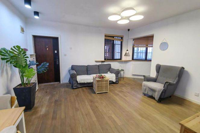 Good price 2 br with Wall-heating.5 mins walking to L 3/4/10 HongQiao Rd St.