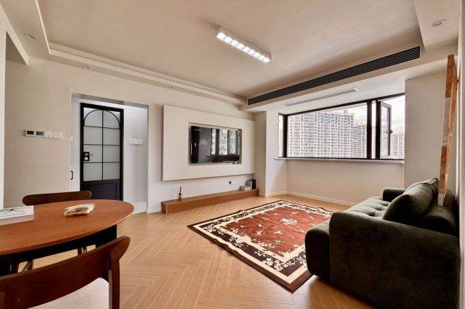 Spacious 2Brs/2Lrs/1Bt apt nr Jiangning rd,M13