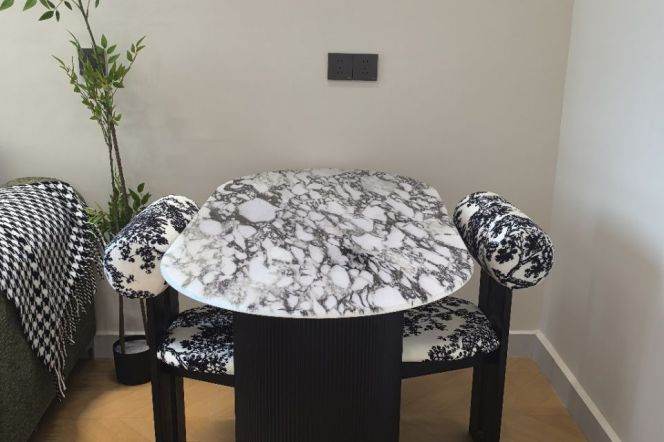 Airy and sunny 1br apt,nice layout,bright balcony,close to Line 2