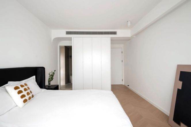 Modern decoration 2brs with floor heating  nearby Xintiandi and Tianzifang 