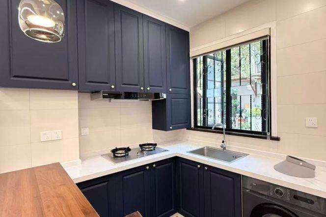  Fresh 1br with public yard Nr south shaanxi road M1/10/12